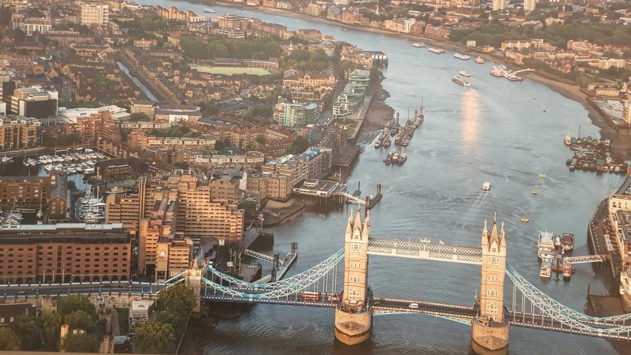 Stunning Massive Bedroom +Direct Thames River View London Exterior photo